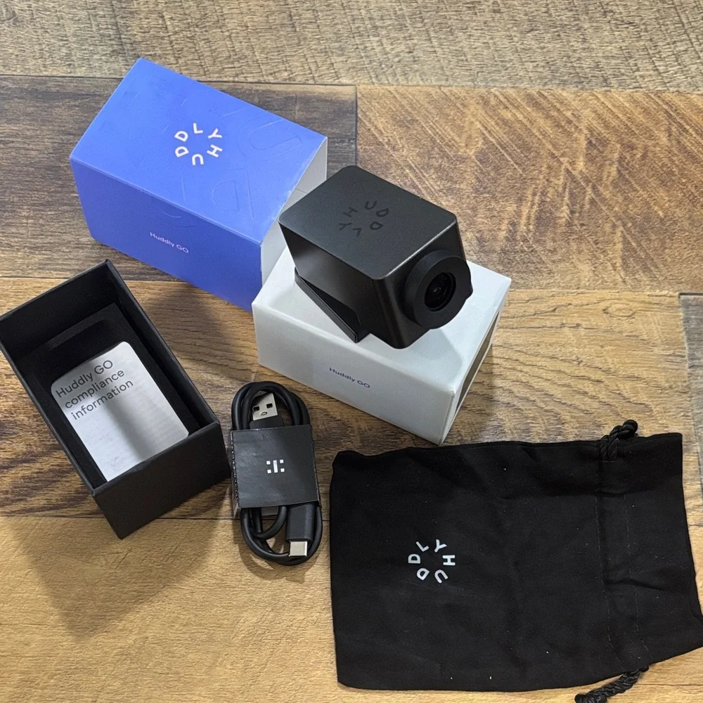 Huddly GO Camera in Blue Box